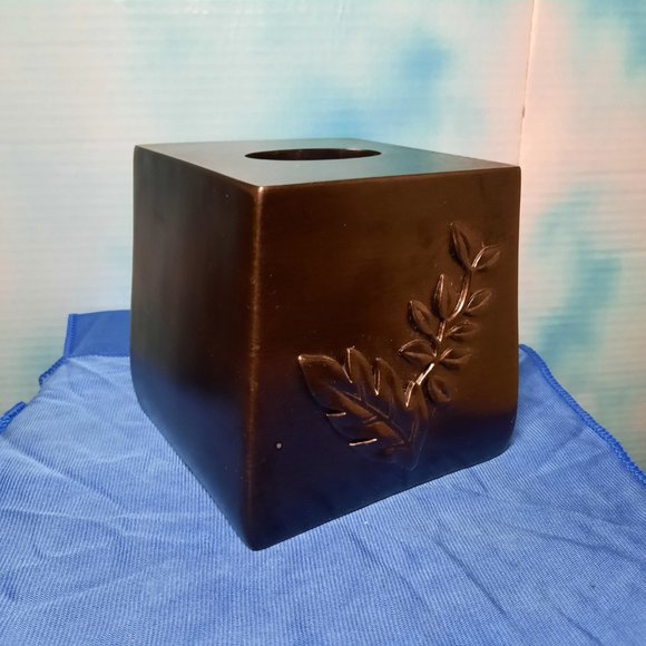 Decoritive Tissue Box - Picture 2 of 6